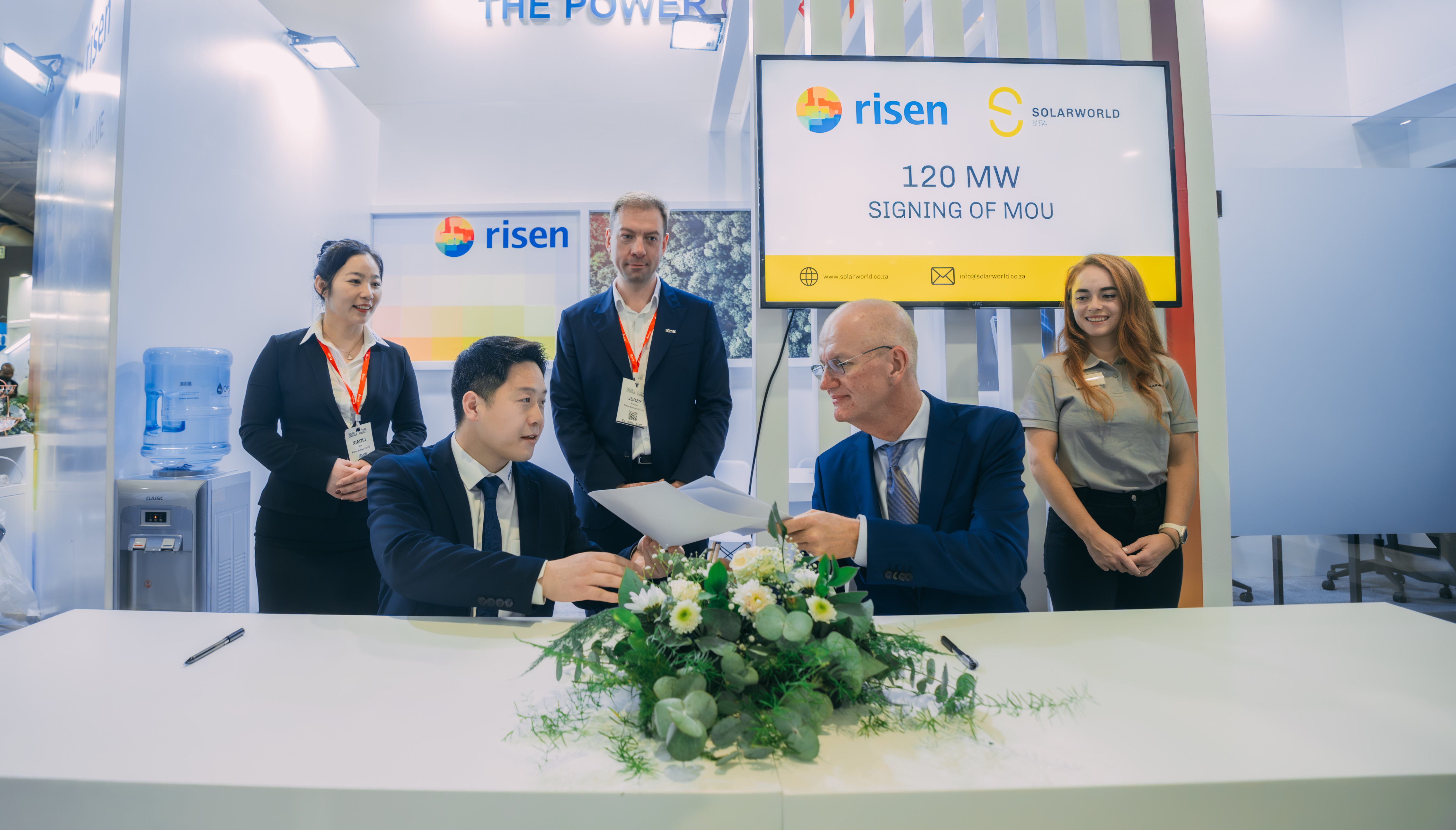 东方日升携手SOLARWORLD Africa签订120MW南非分销协议